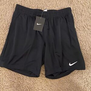 NWT Nike women’s Dri-fit shorts size medium